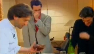 Fou rire de Marc Lavoine et Olivier Minne sur un plateau de cuisine