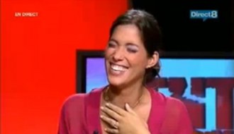 Fou rire de Laurie Cholewa au TNT show de Direct 8